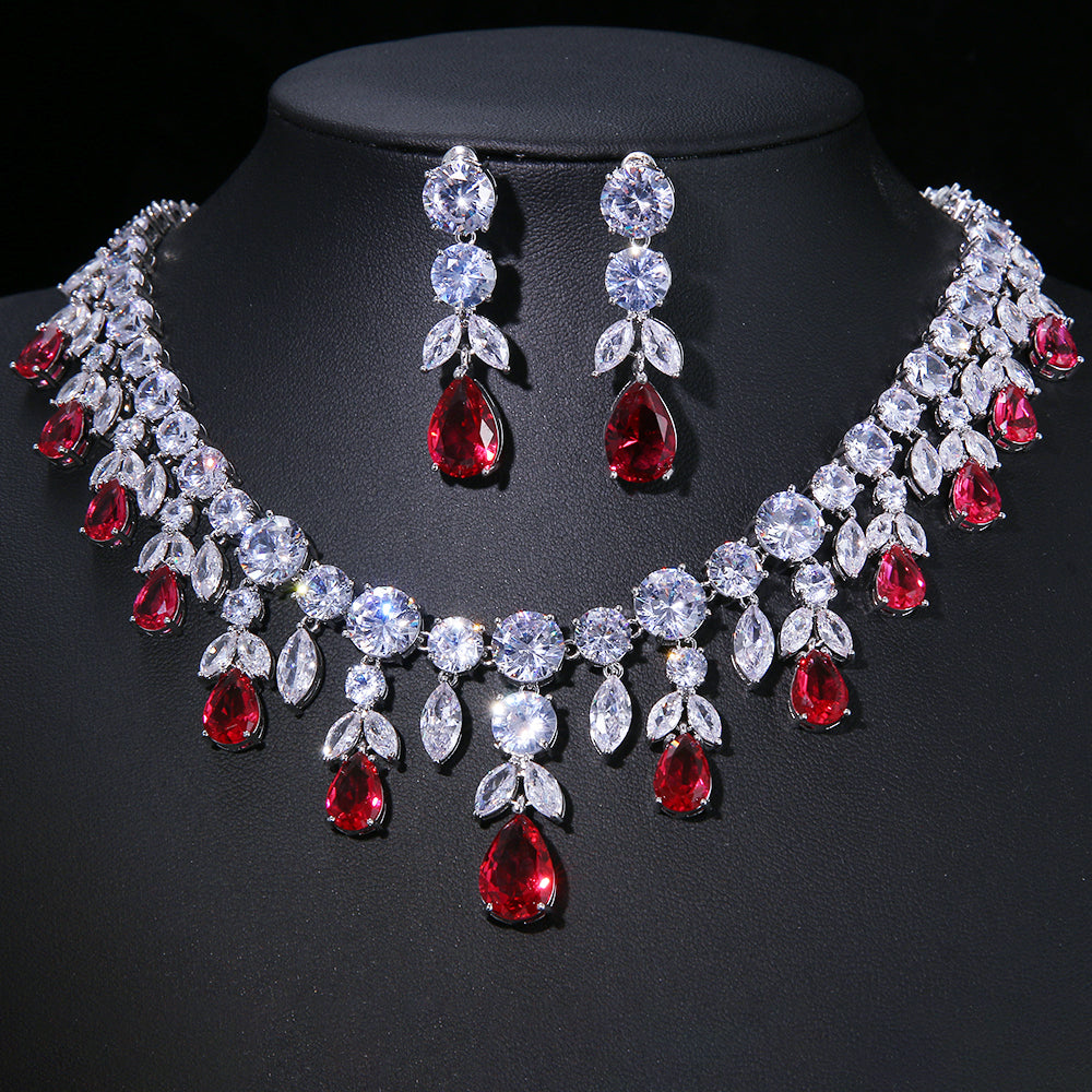 Noir Belle Necklace and Earrings Set