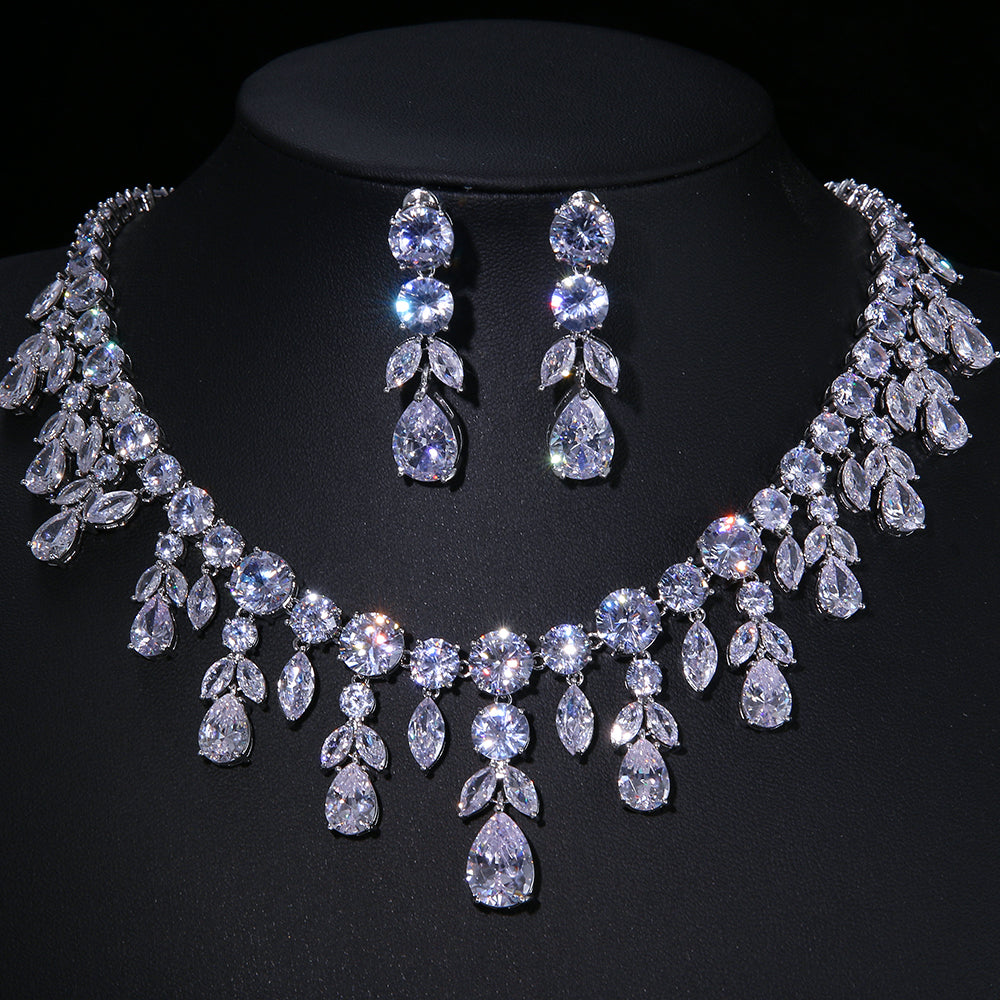 Noir Belle Necklace and Earrings Set