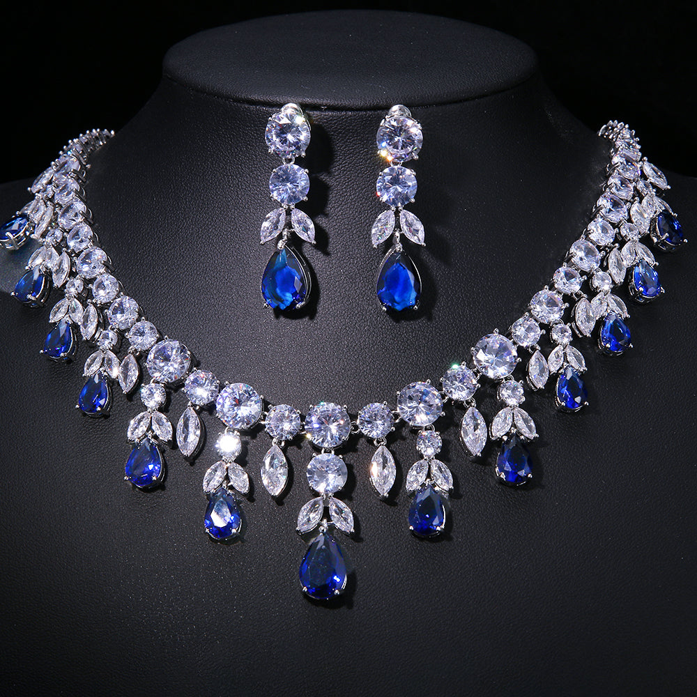 Noir Belle Necklace and Earrings Set