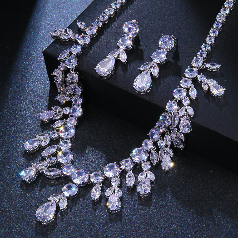 Noir Belle Necklace and Earrings Set