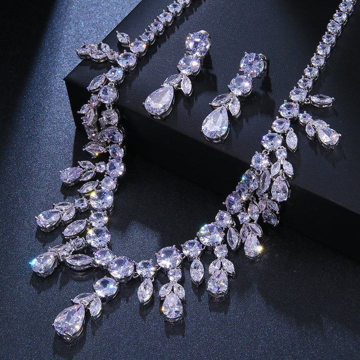 Noir Belle Necklace and Earrings Set