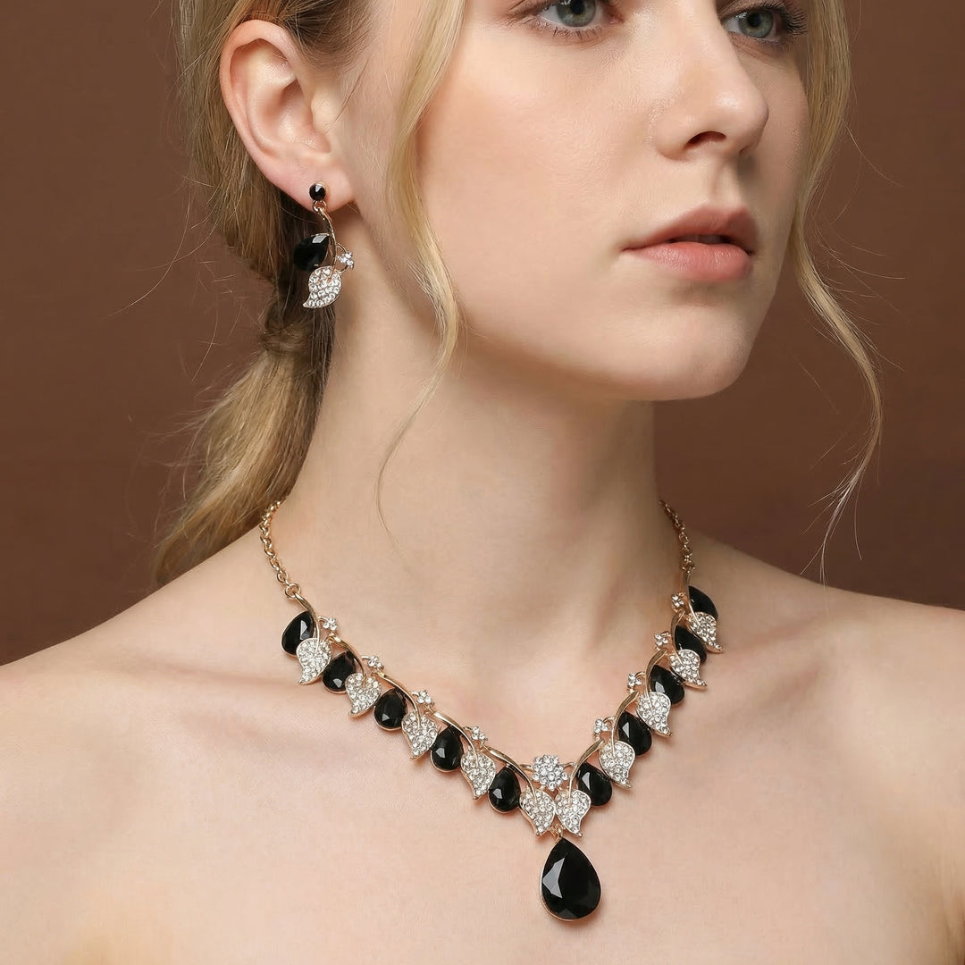 Amélie Necklace and Earrings Set