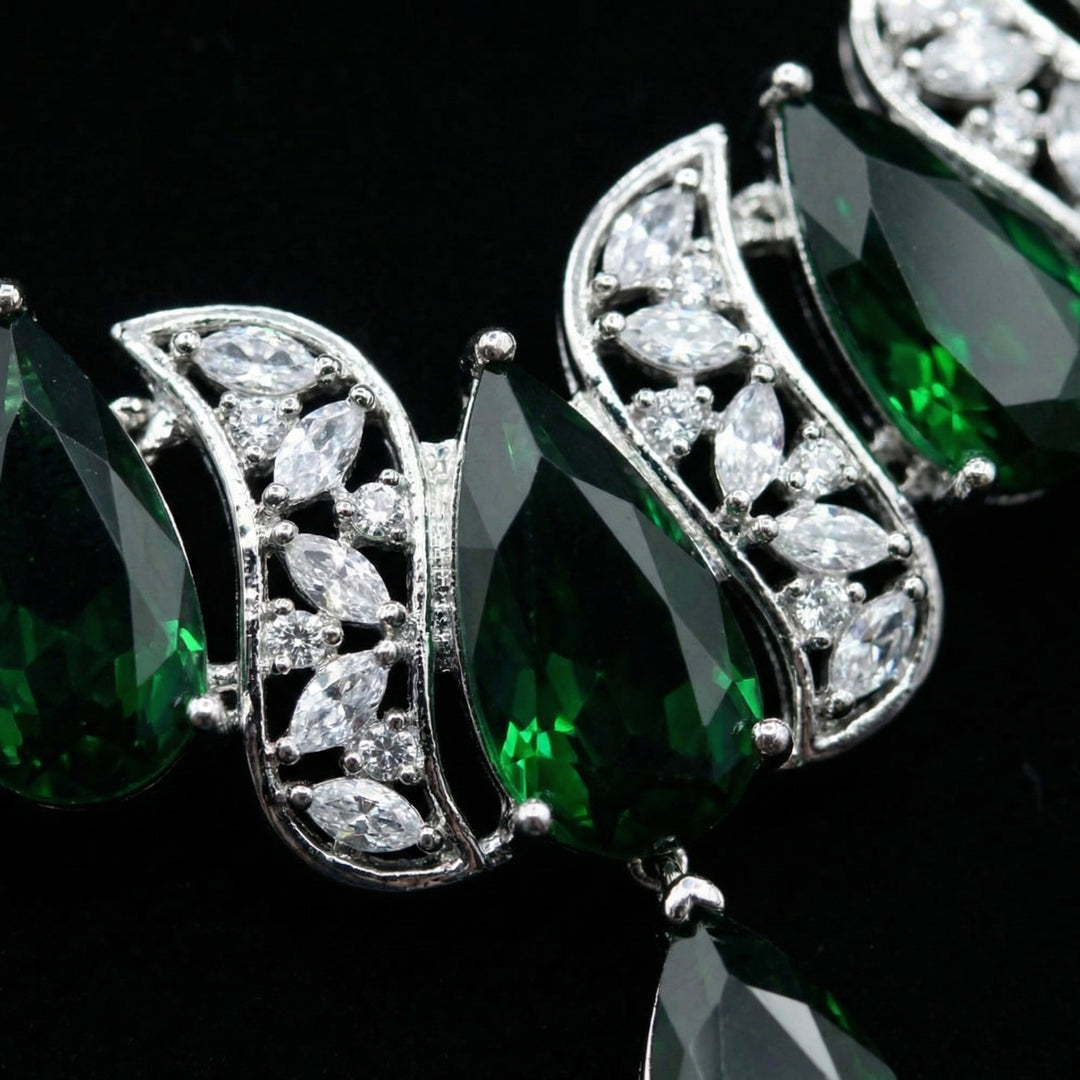 Lyra Necklace and Earrings Set