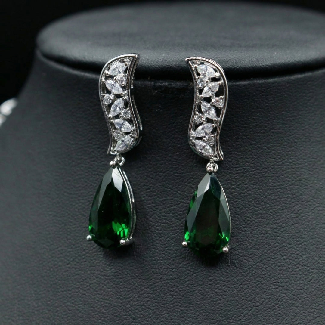 Lyra Necklace and Earrings Set
